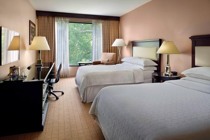 Imagen de la habitación del Hotel Sheraton Chapel Hill. Foto 8