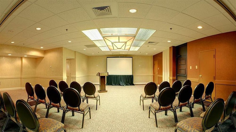 Imagen de los interiores del Hotel Sheraton Charlotte Airport. Foto 11