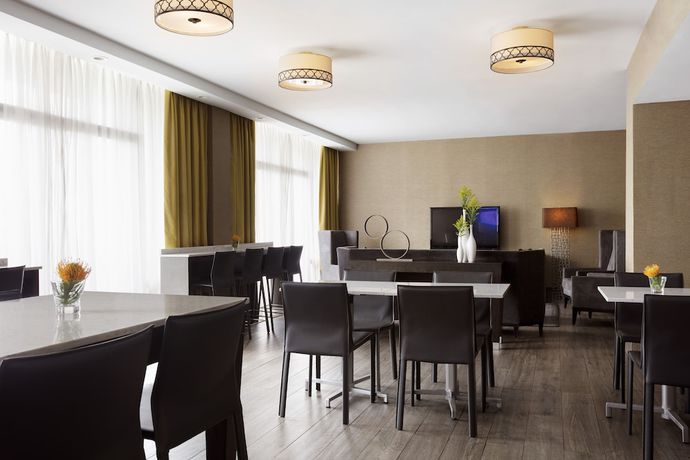 Imagen de los interiores del Hotel Sheraton Charlotte Hotel. Foto 16