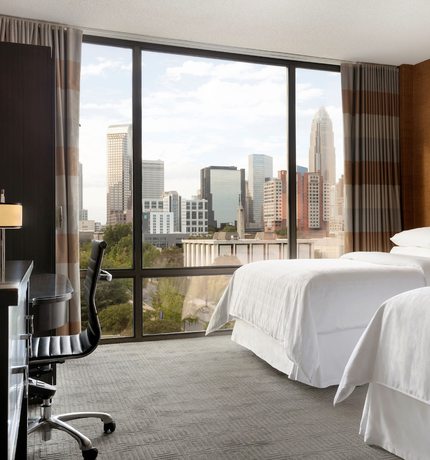 Imagen de la habitación del Hotel Sheraton Charlotte Hotel. Foto 15