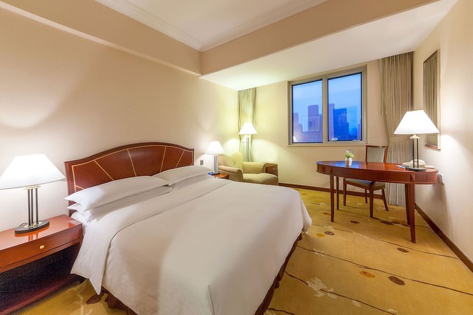 Imagen de la habitación del Hotel Sheraton Chengdu Lido. Foto 9