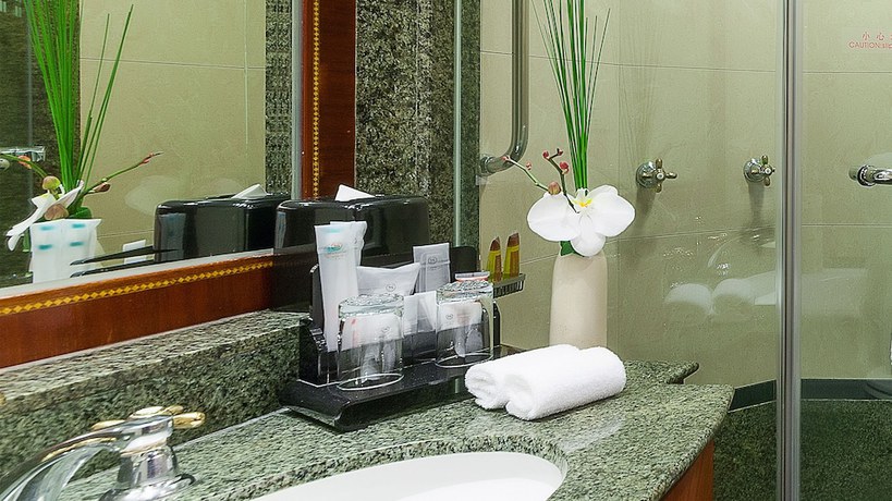 Imagen de la habitación del Hotel Sheraton Chengdu Lido. Foto 10