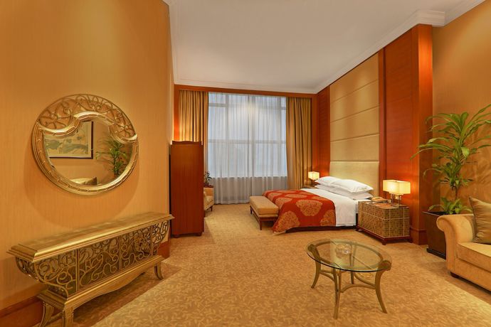 Imagen de la habitación del Hotel Sheraton Chengdu Lido. Foto 13