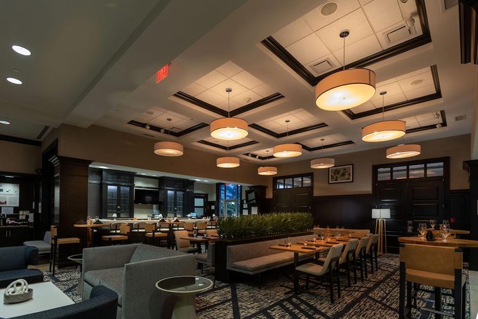 Imagen del bar/restaurante del Hotel Sheraton Chicago Northbrook. Foto 2
