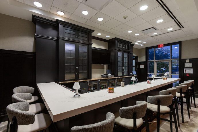 Imagen del bar/restaurante del Hotel Sheraton Chicago Northbrook. Foto 3