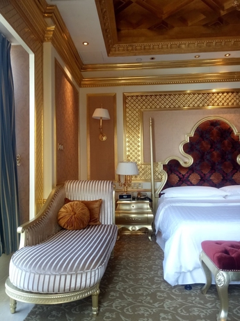 Imagen de la habitación del Hotel Sheraton Chongqing. Foto 14