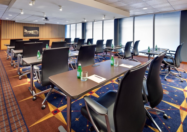 Imagen de los interiores del Hotel Sheraton Clev. Airport Hotel. Foto 13