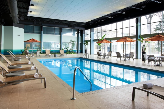 Imagen de la piscina del Hotel Sheraton Clev. Airport Hotel. Foto 16