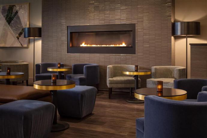 Imagen de los interiores del Hotel Sheraton Commander. Foto 10