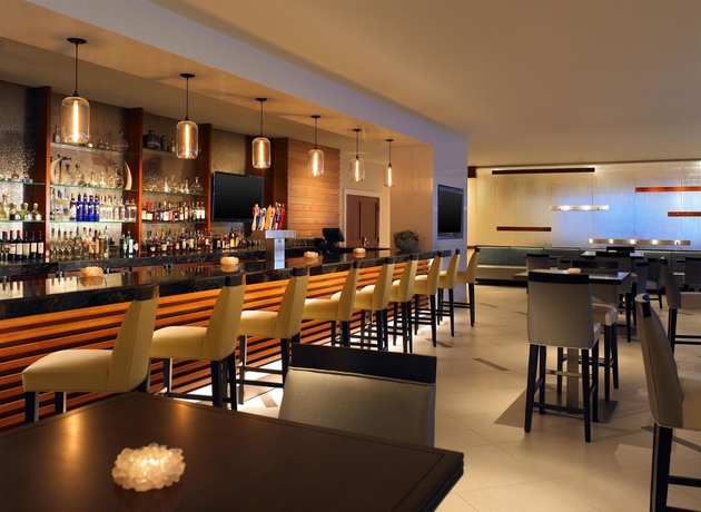 Imagen del bar/restaurante del Hotel Sheraton Dallas By The Galleria. Foto 2