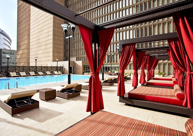 Imagen de la piscina del Hotel Sheraton Denver Downtown. Foto 16