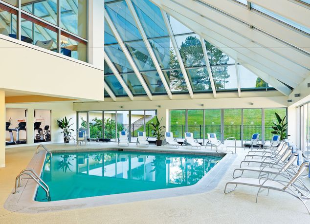 Imagen de la piscina del Hotel Sheraton Detroit Novi. Foto 20