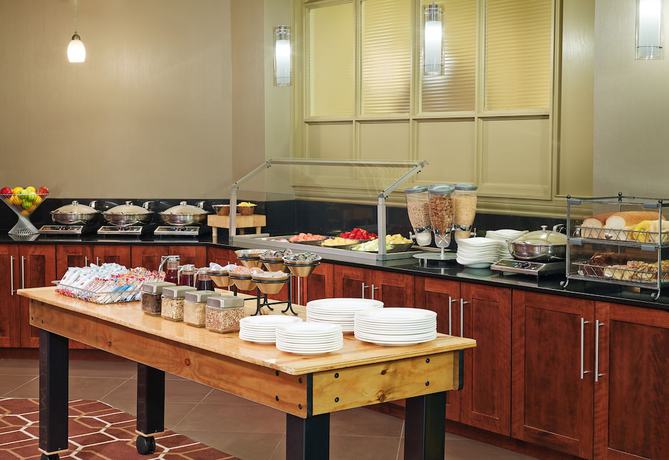 Imagen del bar/restaurante del Hotel Sheraton Detroit Novi. Foto 2