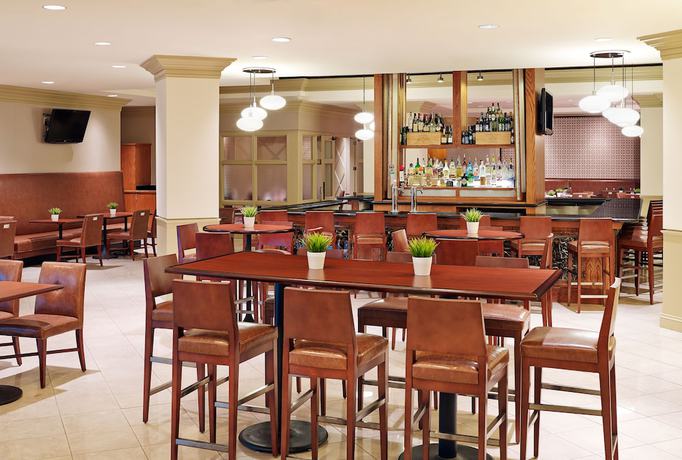 Imagen del bar/restaurante del Hotel Sheraton Detroit Novi. Foto 4