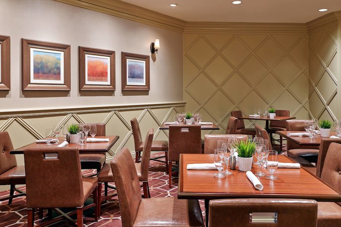 Imagen del bar/restaurante del Hotel Sheraton Detroit Novi. Foto 5