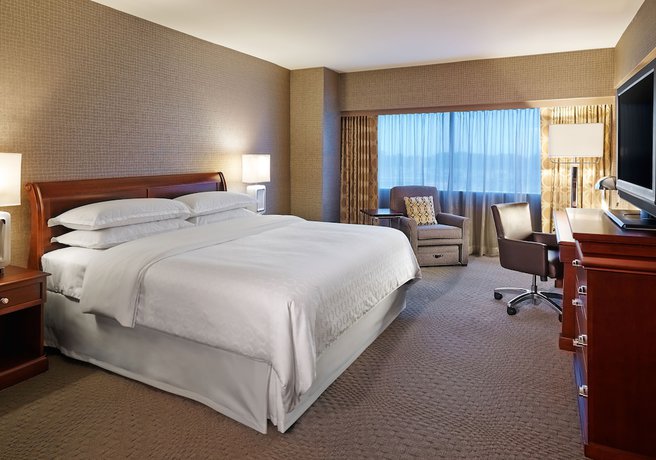Imagen de la habitación del Hotel Sheraton Detroit Novi. Foto 12