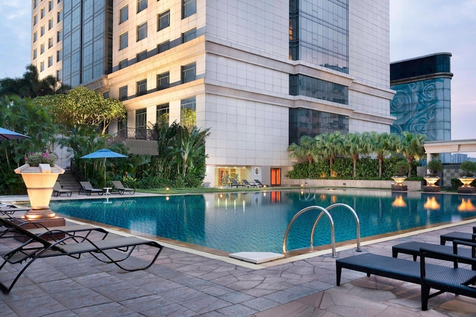 Imagen de la piscina del Hotel Sheraton Dongguan. Foto 19