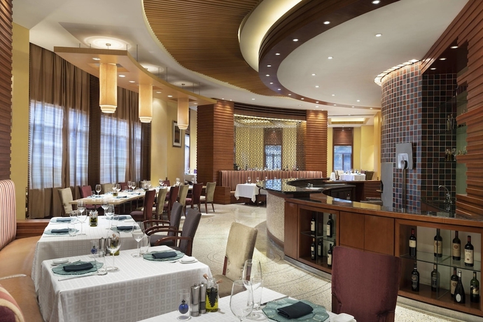 Imagen del bar/restaurante del Hotel Sheraton Dongguan. Foto 5