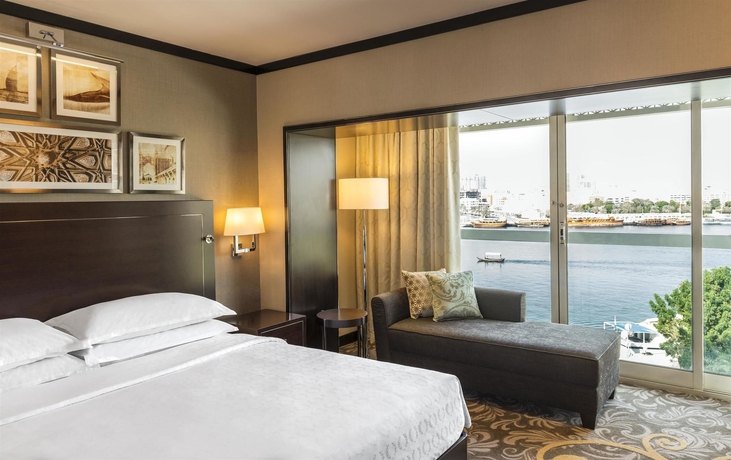 Imagen de la habitación del Hotel Sheraton Dubai Creek and Towers. Foto 7