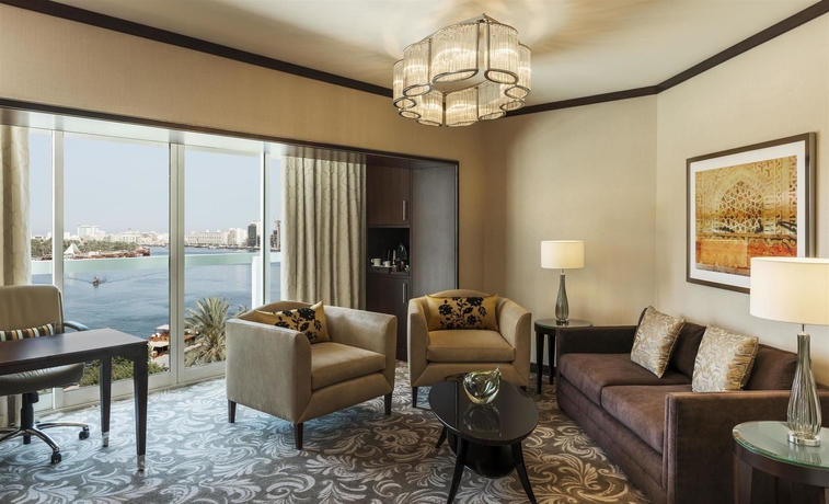 Imagen de la habitación del Hotel Sheraton Dubai Creek and Towers. Foto 13