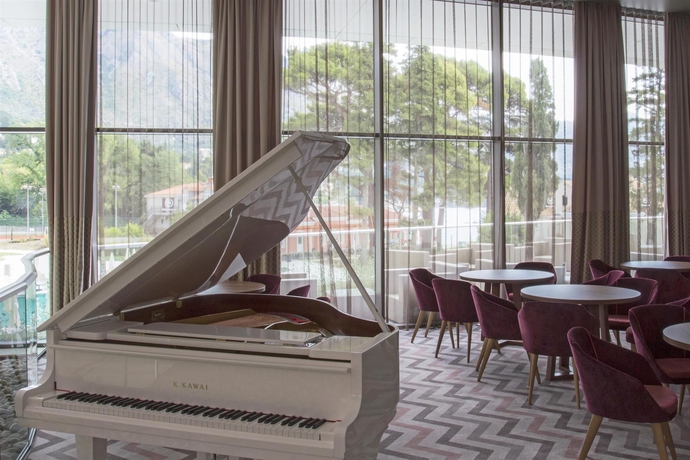 Imagen de los interiores del Hotel Sheraton Dubrovnik Riviera. Foto 14