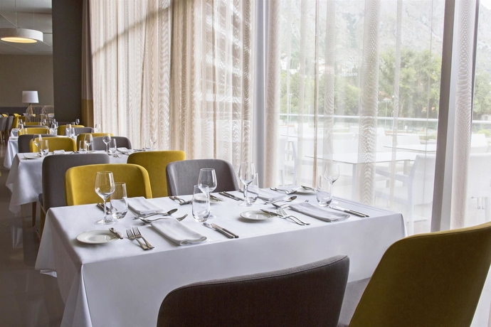 Imagen del bar/restaurante del Hotel Sheraton Dubrovnik Riviera. Foto 3