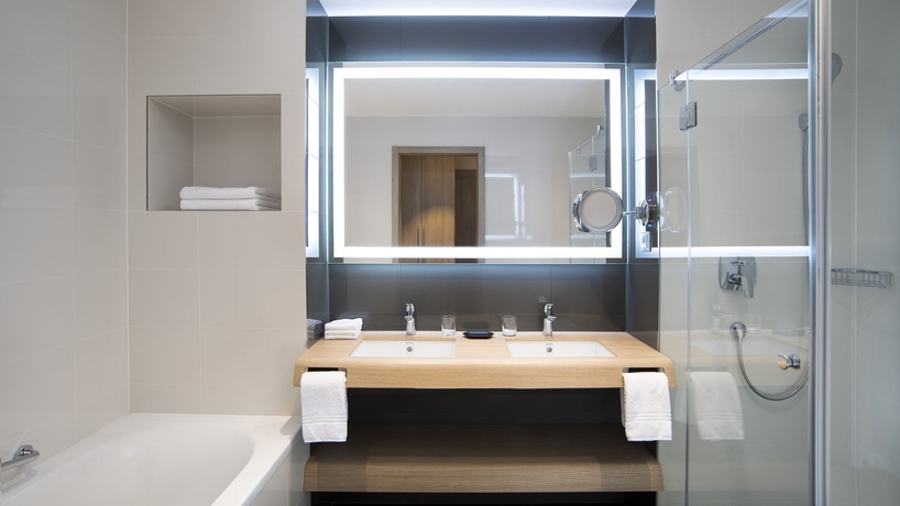 Imagen de la habitación del Hotel Sheraton Dubrovnik Riviera. Foto 7