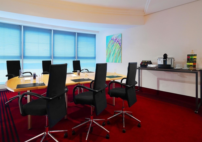 Imagen de los interiores del Hotel Sheraton Duesseldorf Airport. Foto 16