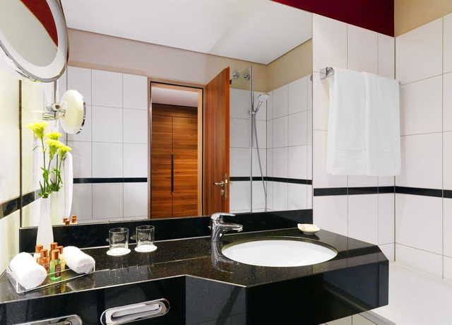 Imagen de la habitación del Hotel Sheraton Duesseldorf Airport. Foto 7