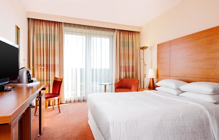 Imagen de la habitación del Hotel Sheraton Duesseldorf Airport. Foto 10