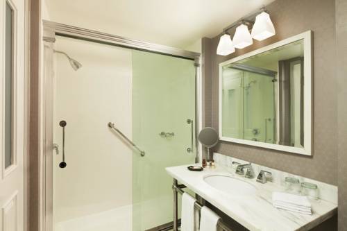 Imagen de la habitación del Hotel Sheraton Erie Bayfront. Foto 3