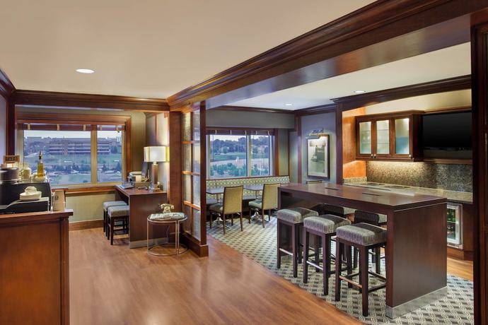 Imagen de los interiores del Hotel Sheraton Erie Bayfront. Foto 11