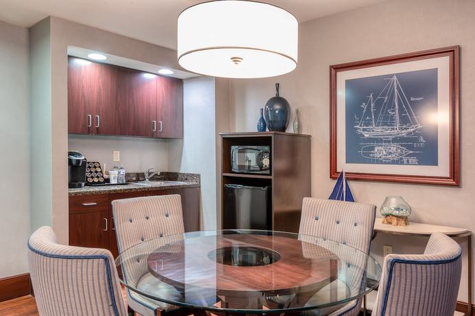 Imagen de la habitación del Hotel Sheraton Erie Bayfront. Foto 8