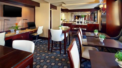 Imagen de la habitación del Hotel Sheraton Fairplex and Conference Center. Foto 6