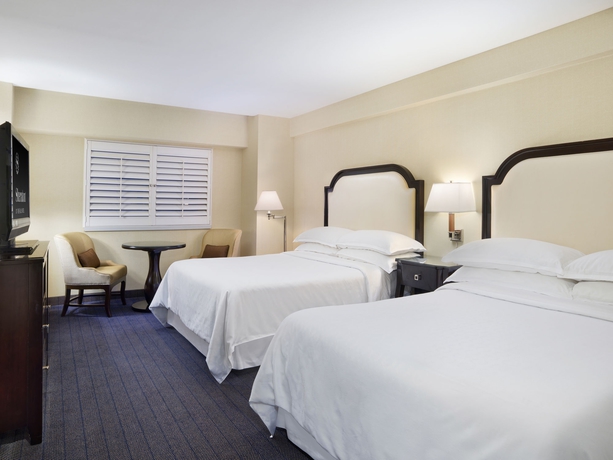 Imagen de la habitación del Hotel Sheraton Fallsview. Foto 5