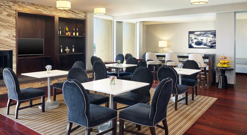 Imagen del bar/restaurante del Hotel Sheraton Fort Worth Downtown. Foto 3