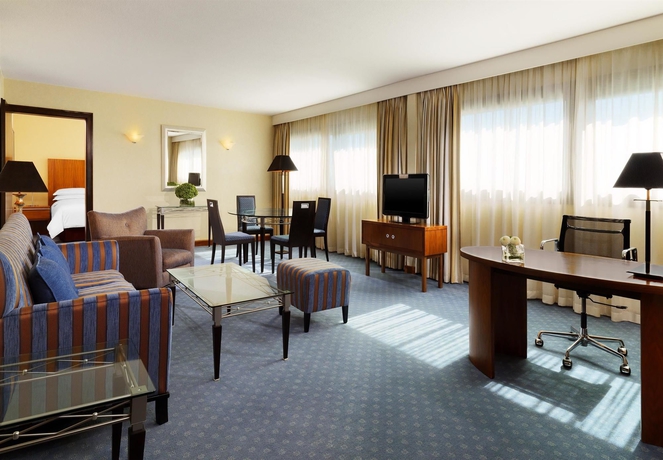 Imagen de la habitación del Hotel Sheraton Frankfurt Airport and Conference Center. Foto 9