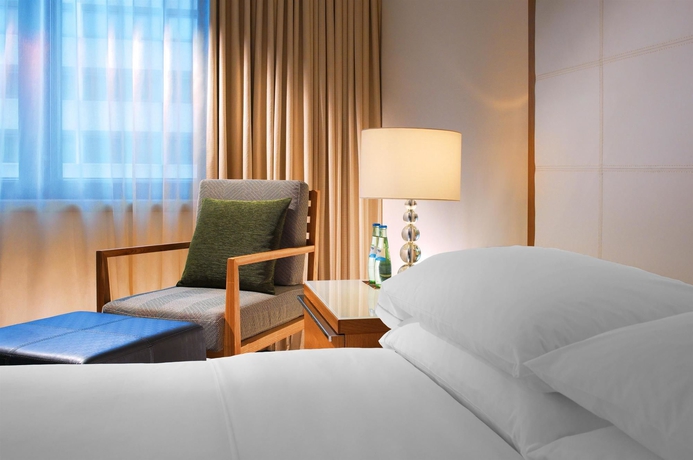 Imagen de la habitación del Hotel Sheraton Frankfurt Airport and Conference Center. Foto 10
