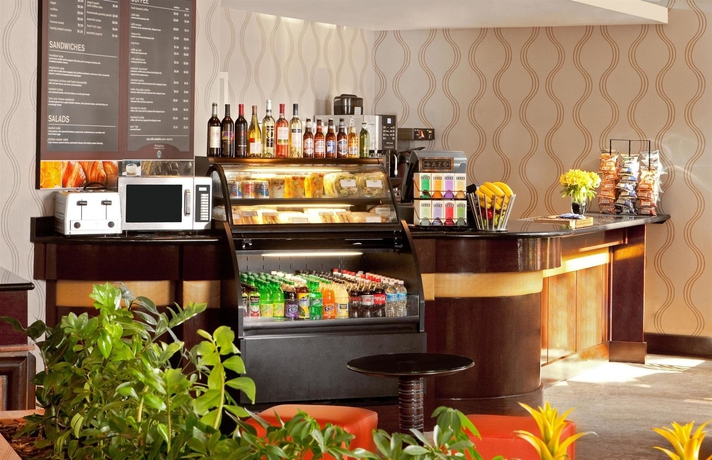 Imagen del bar/restaurante del Hotel Sheraton Gateway. Foto 6