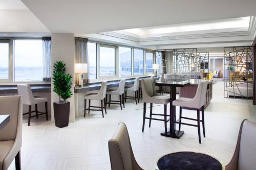 Imagen de la habitación del Hotel Sheraton Gateway Los Angeles. Foto 15