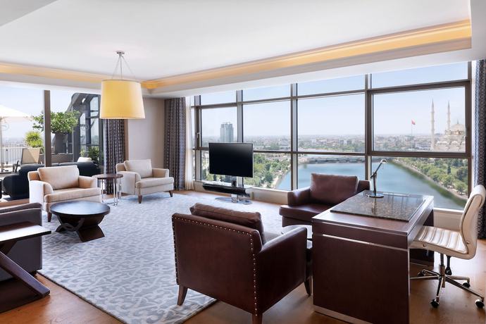 Imagen de la habitación del Hotel Sheraton Grand Adana. Foto 15