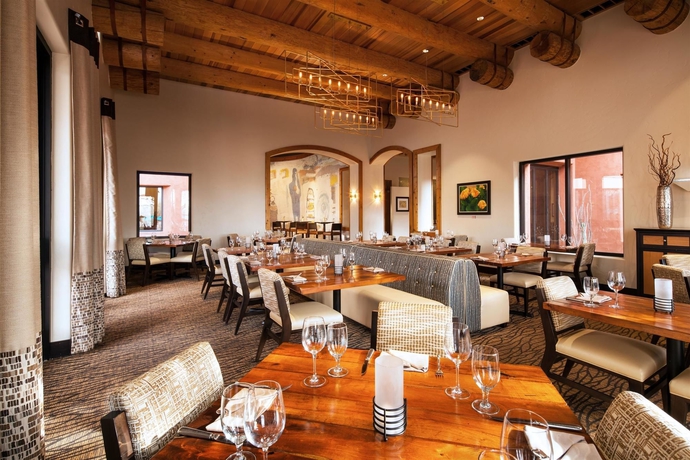 Imagen del bar/restaurante del Hotel Sheraton Grand At Wild Horse Pass. Foto 8