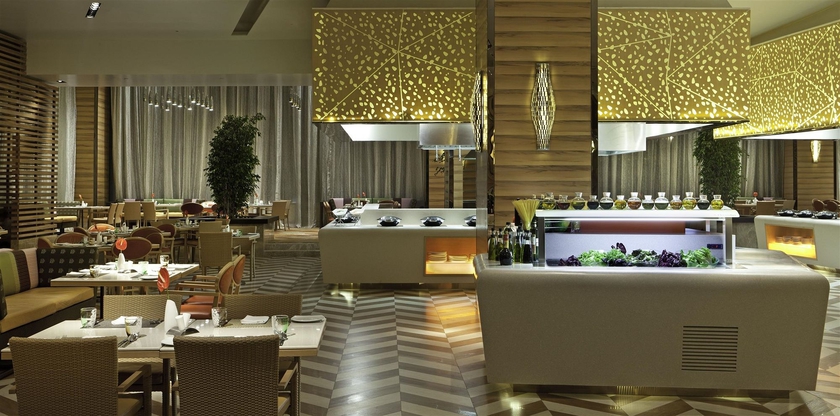 Imagen del bar/restaurante del Hotel Sheraton Grand Bangalore At Brigade Gateway. Foto 7