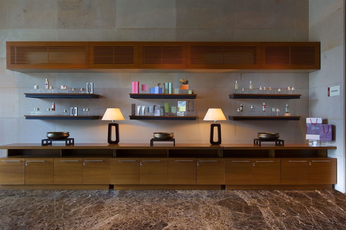 Imagen de la piscina del Hotel Sheraton Grand Bangalore At Brigade Gateway. Foto 12