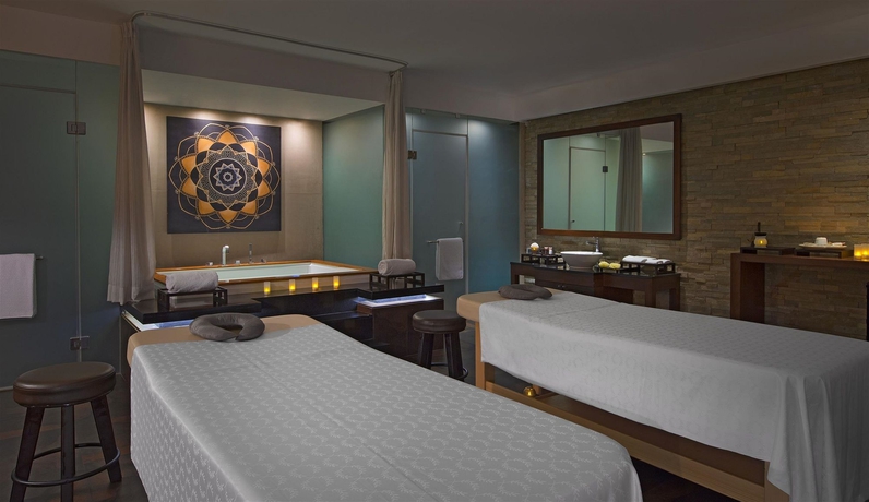 Imagen de la piscina del Hotel Sheraton Grand Bangalore At Brigade Gateway. Foto 14