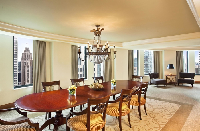 Imagen de la habitación del Hotel Sheraton Grand Chicago. Foto 4