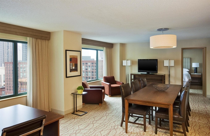 Imagen de la habitación del Hotel Sheraton Grand Chicago. Foto 7