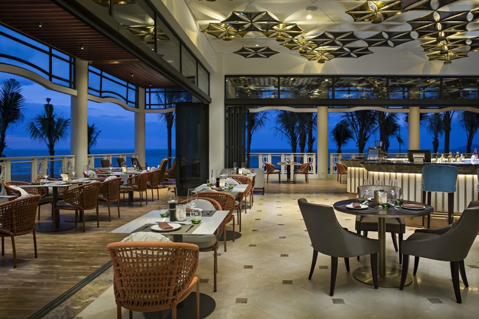 Imagen del bar/restaurante del Hotel Sheraton Grand Danang. Foto 3