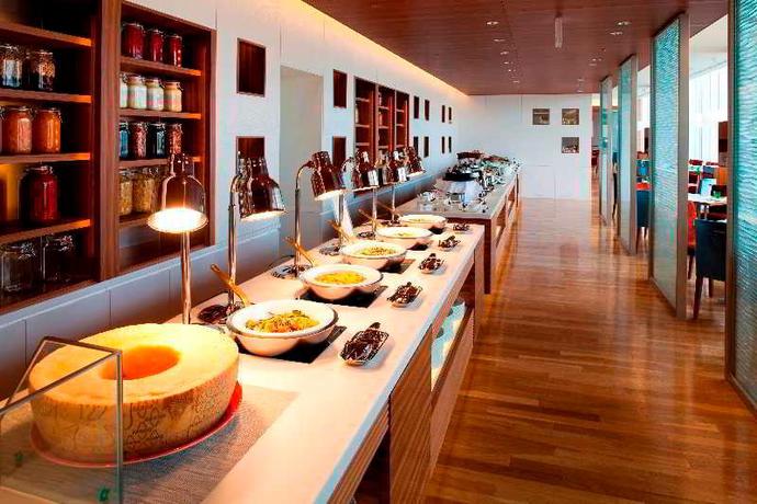 Imagen del bar/restaurante del Hotel Sheraton Grand Hiroshima. Foto 3