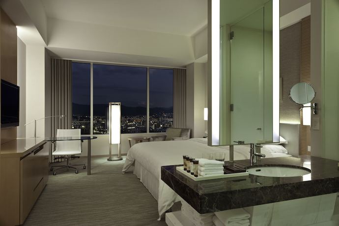 Imagen de la habitación del Hotel Sheraton Grand Hiroshima. Foto 6